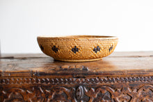 Load image into Gallery viewer, Balinese Greeting Basket

